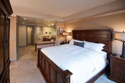 Image de Ski In/Ski Out Luxury Beaver Creek Condo - Park Plaza 2bd/2ba
