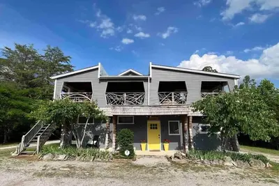 Image de Cumberland Belle Lakehouse 9 bedrm, 20 bed, 7 bath, swimspa\/hotub&sauna