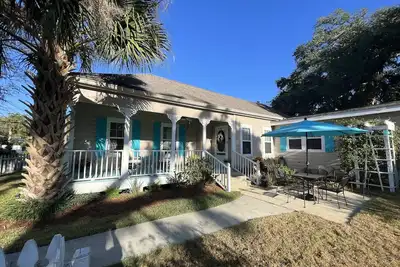 Image de Historic 1890's house in Old Town Bsl. Walking distance to Bsl and the beach.