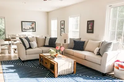 Image de Hampton Bays luxury retreat with heated pool, steps from the Beach! Pet friendly