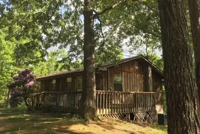 Image de Cozy, rustic, private+hot tub! Black Bear Cabin