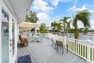 Image de Nautical Haven 175 Ft Private Waterfront\/Boat Lift, 4 Kayaks\/5 Min 4 Groceries
