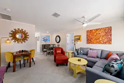 Image de Beautiful home with very private heated pool minutes from the beach