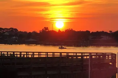 Image de Beachside Intracoastal Hideaway with breathtaking views in vibrant beach town
