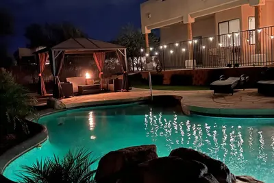 Image de Perfect getaway house! Spacious and private. 4bd 3. 5bath with heated pool!