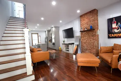 Image de Modern 2 Bedroom Home with Spacious Yard