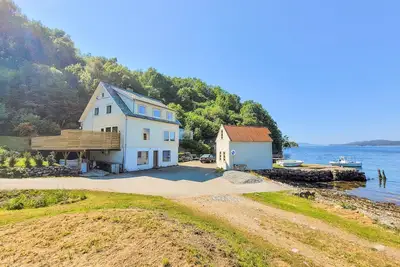 Image de Belle maison Ă Fitjar avec vue sur la.