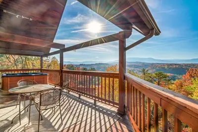 Image de A Smokin View + Hot Tub - 8 Min to Pigeon Forge -new owner