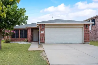 Image de Spacious single story 3 bedroom 2 king bed with Large Back Yard!