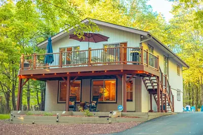 Image de Gamers' Retreat | Fire Pit| Fireplace| Lake Access
