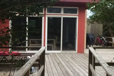 Image de Steps from the ocean, family-friendly beach oasis!