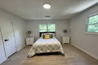 Image de Luxe relaxing 2 bedroom townhouse with parking