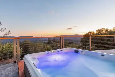 Image de The Peaks @ Ahwahnee: See-forever Lookout (New! ! )