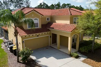 Image de 4br spacious, luxury villa • Nr Disney, private spa & pool • Games Room
