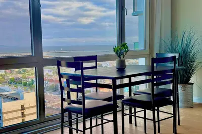 Image de Bright 1 Bedroom with Sweeping Ocean Views