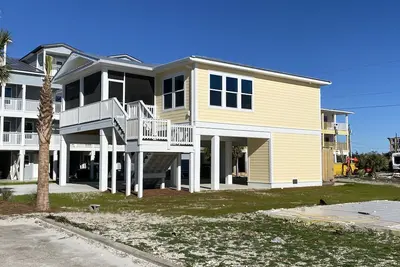 Image de Lite House Ii- Steps away from the sugary white sand!
