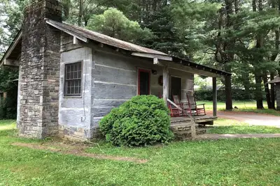 Image de Cabin 9 - Rustic cabin in Pioneer Village, Maggie Valley Nc