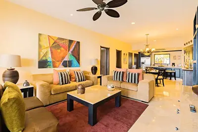 Image de Stunning 2 Bedroom Oceanfront Condo w/ Hot Tub