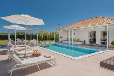 Image de Madini Luxury villa with private Heated pool