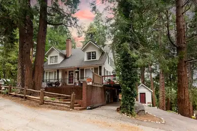 Image de Alpine Farmhouse - Unique home on a large lot w\/Ac