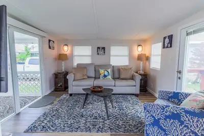Image de Liv Sea Cottage: Water Front and private Boat Dock (Pet Friendly)