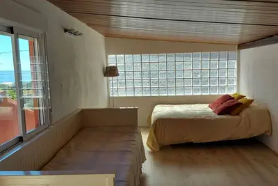 Image de Cozy spacious and bright suite. Central and well connected