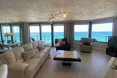 Image de Ashley Condominium 3br/3ba 7th Floor Direct Oceanfront with Southern Exposure