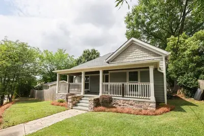 Image de Parkwood Parent · Bungalow+Tiny House ★ Private Yard ★ Pet Friendly