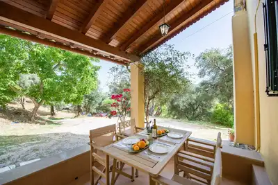 Image de Green Walnut Home in Ano Korakiana is surrounded by nature on a quiet area.