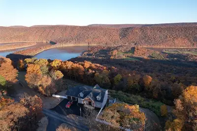 Image de Luxury Mountain Lake Home! Mt. topView! Hot Tub, FirePit, Putting Green, Pickleball