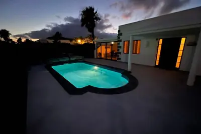 Image de Villa with private pool, beautiful garden and 3 bedrooms.