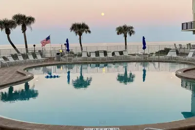 Image de Beachside - No streets to cross! 1br Sleeps 4 - Ormond Beach