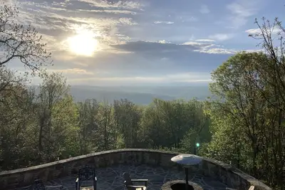 Image de Dramatic views - out of town, but close enough!