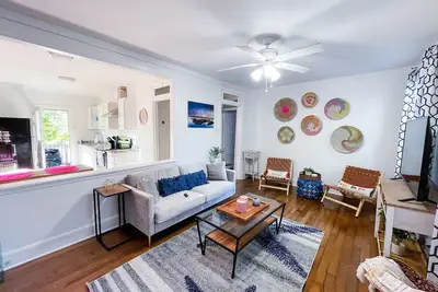 Image de New - Flirty Flamingo Bungalow - close to downtown