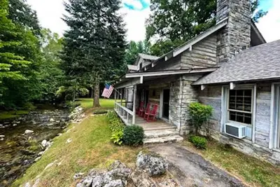 Image de Pioneer Village Creekside 4-bedroom cabin perfect for a family retreat!