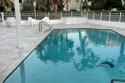 Image de Beach house, feet from the sand