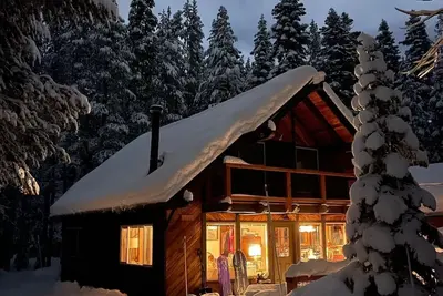 Image de Tahoe Donner Retreat. Minutes to everything you need!