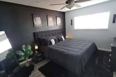 Image de Centrally Located Townhome Style Condo with Fast Internet