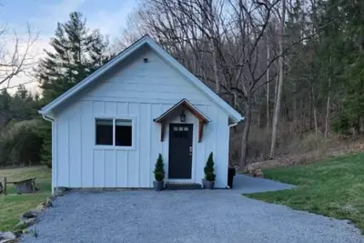 Image de Guest cottage on farmette in mountains with hot tub