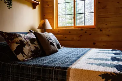 Image de Secluded Wooded Cottage Near Snowmobile & Walking Trails, Fire Pit, Fast Wi-Fi