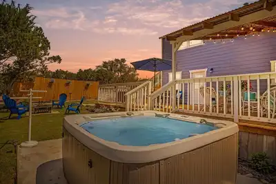 Image de Blue Oasis in the Hill Country