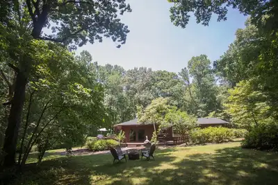 Image de Goochland Getaway, cedar hexagon cabin in woods