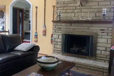 Image de Cozy Cabin with river frontage yards from river launch for kayaking or fishing.