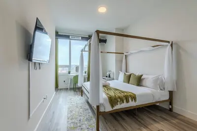 Image de Green Getaway with Free Parking & 2 baths. 5 beds+Sleeps 8! ✨20% Off 7 days✨