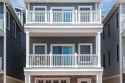 Image de Walking Distance to Beach & Bay - Steals & Deals for Last Few Weeks of Summer