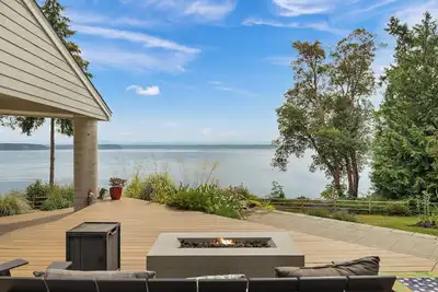 Image de Hike, Bike & Explore: Oceanfront Kingston Getaway