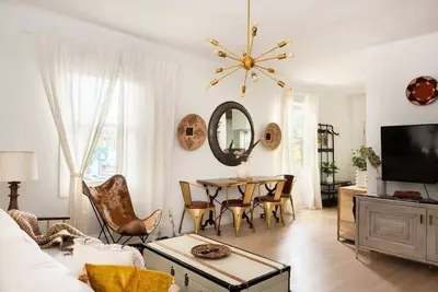 Image de The Reinhardt Jewel by Minty Living