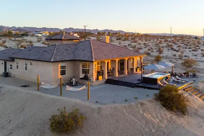Image de Desert Paradise: Swim Spa, Golf, Yoga, Jtnp