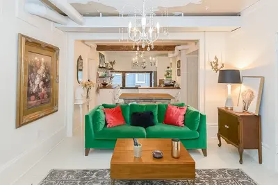 Image de Boutique Apartment - Walk to Westport, Plaza, Restaurants & Streetcar in 10/25!