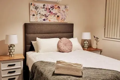 Image de Cozy Modern House in Worrigee 3mins walk to Shops